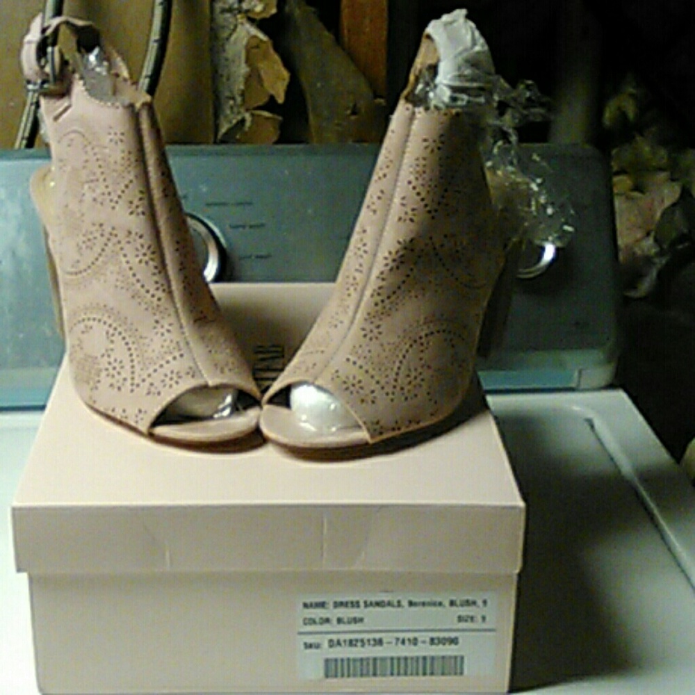 Sandals - Picture 4 of 7